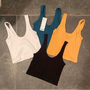 Urban Outfitters Cropped Ribbed V tank top